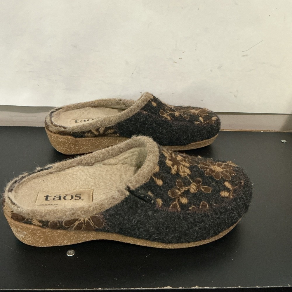 Taos Woolderness 2 Floral Clog Slippers Shoes Womens 6-6.5 Gray Felt Wool Mules - Picture 3 of 8